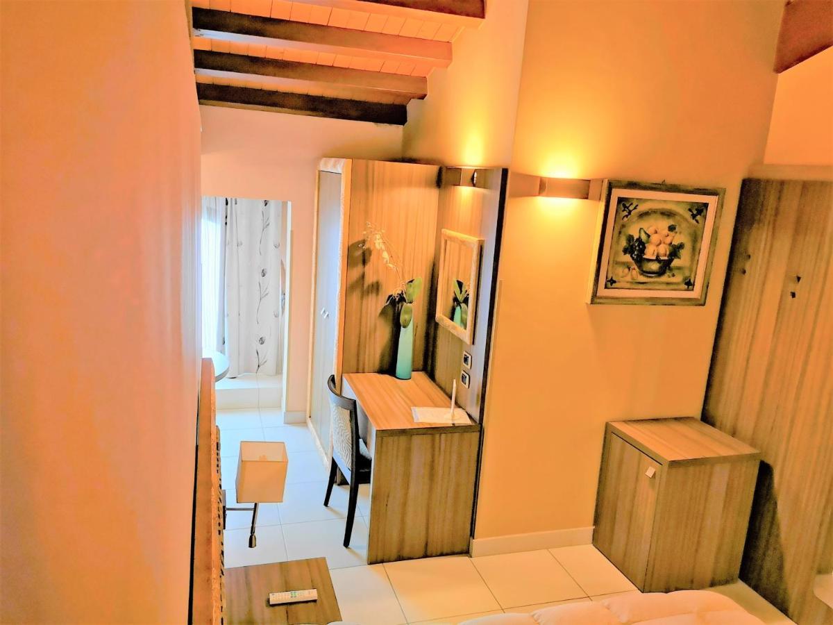 B&B Acireale - Il Cavalluccio Marino Fronte Mare Zewnętrze zdjęcie