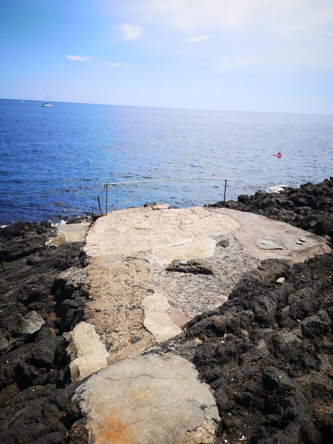 B&B Acireale - Il Cavalluccio Marino Fronte Mare Zewnętrze zdjęcie