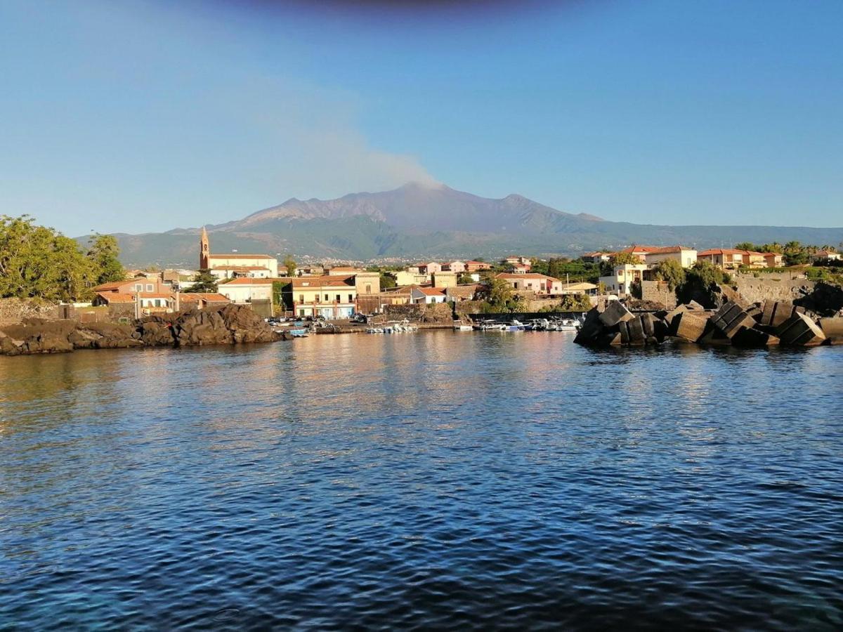B&B Acireale - Il Cavalluccio Marino Fronte Mare Zewnętrze zdjęcie