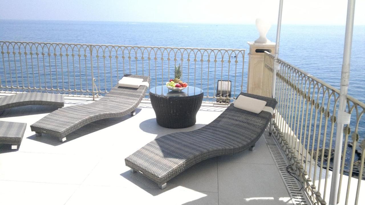 B&B Acireale - Il Cavalluccio Marino Fronte Mare Zewnętrze zdjęcie